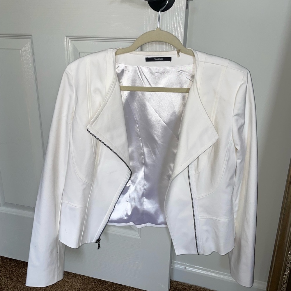 Tahari zip up Blazer